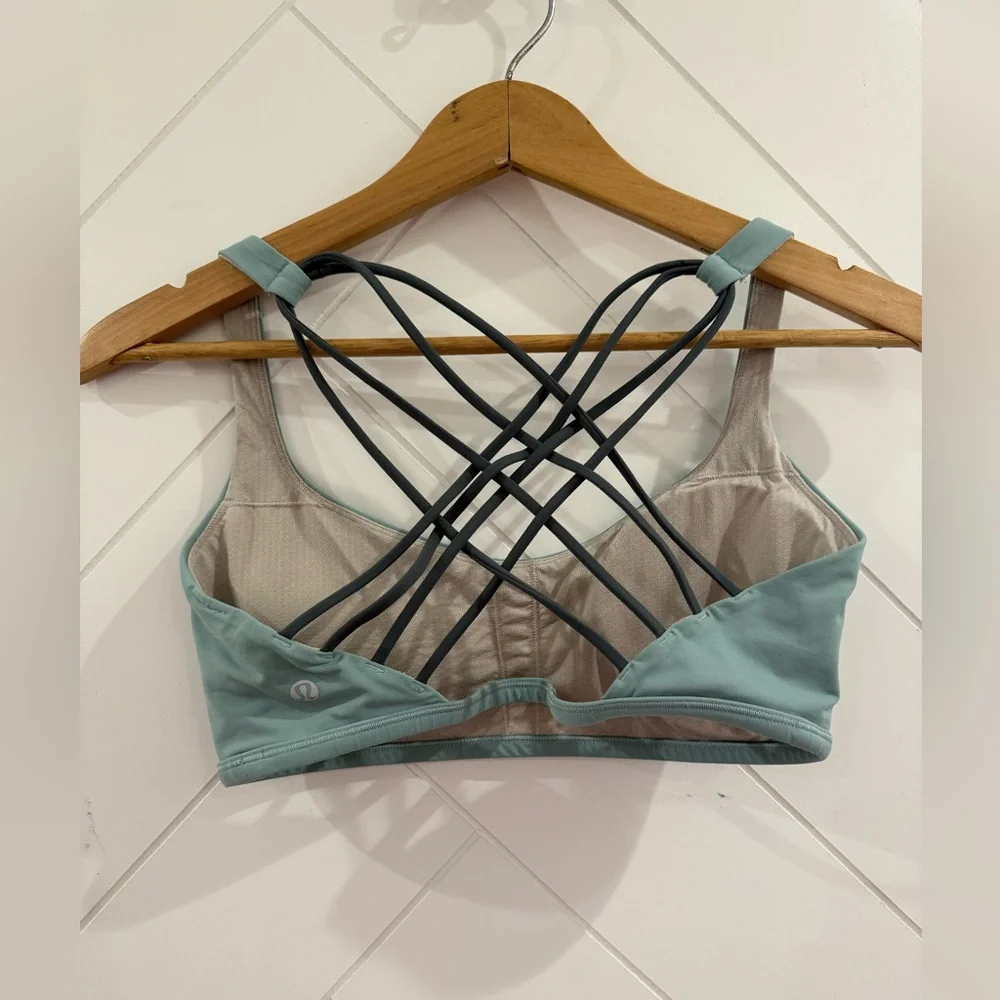 Excellent condition Lululemon Free To Be wild Rip tide/ Sea steel Bra Size: 12 - Picture 6 of 7